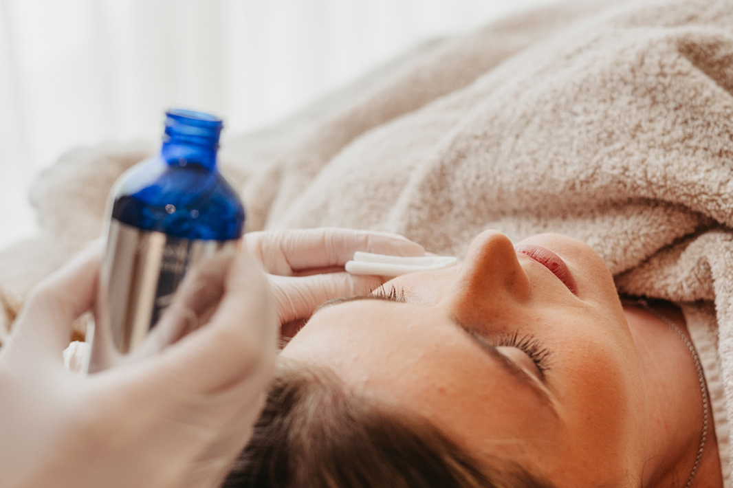 Professionele peeling gezicht behandeling bij Bar à Beauté in Knokke voor een frisse en stralende huid